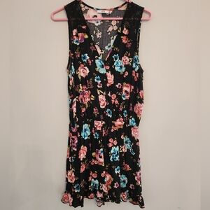 JOE Benbasset Floral Romper.  Beautiful pattern.   Size 6 with feminine style.